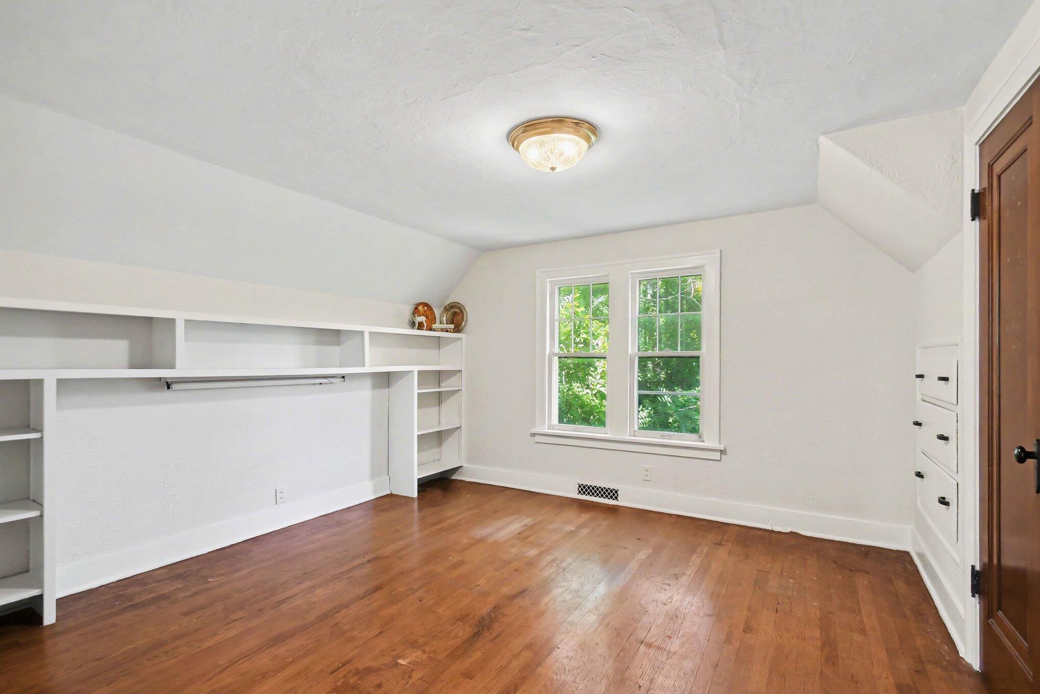1549 Broadway