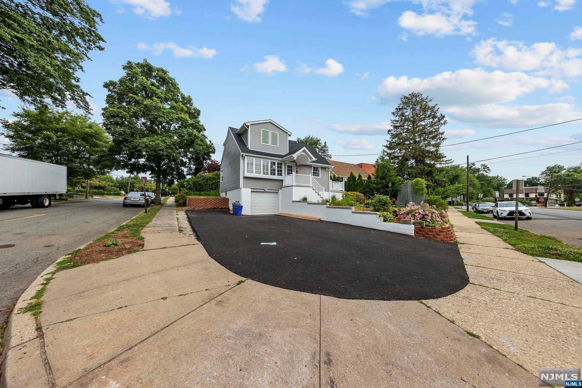 419 Esplanade