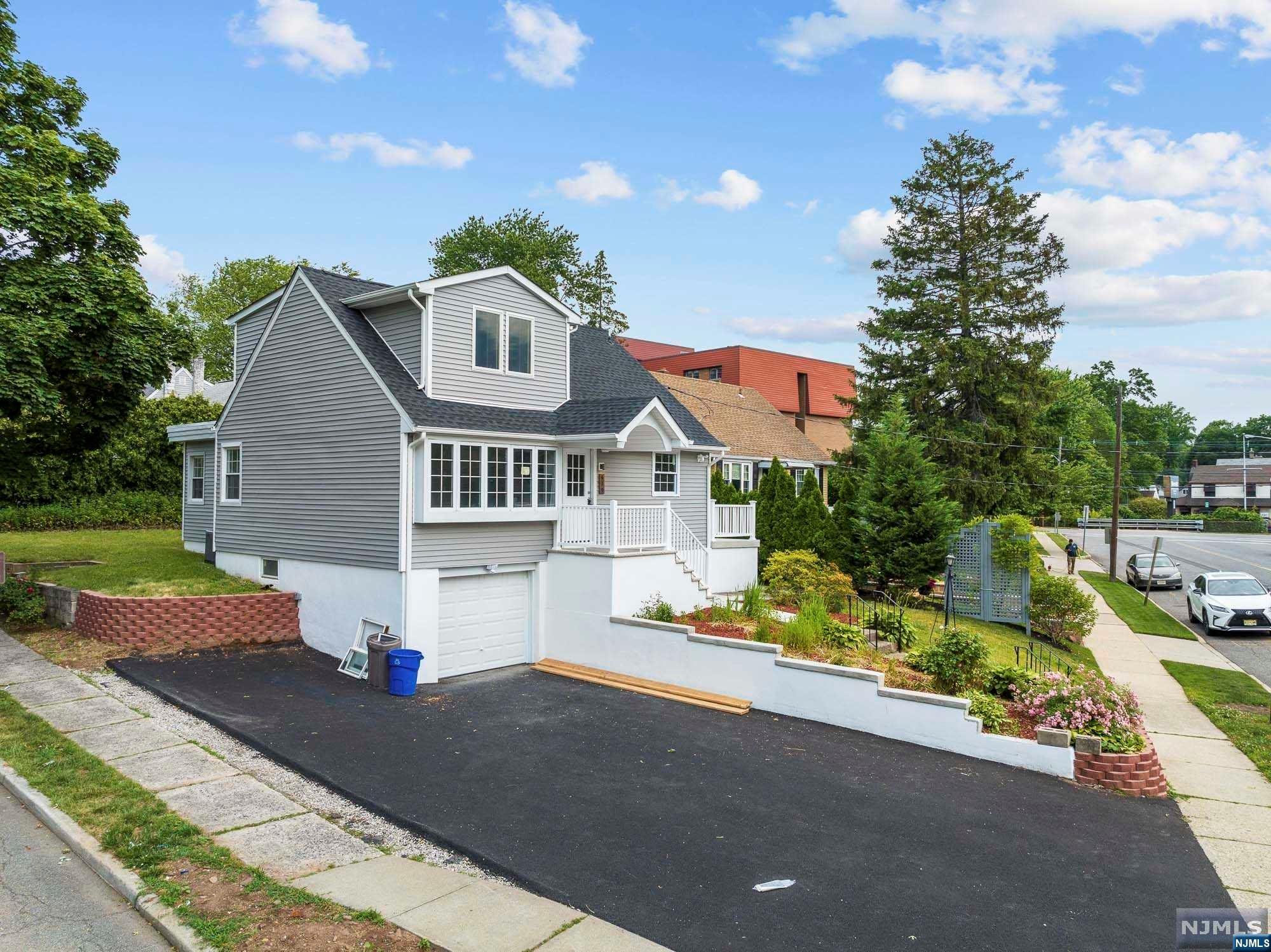 419 Esplanade