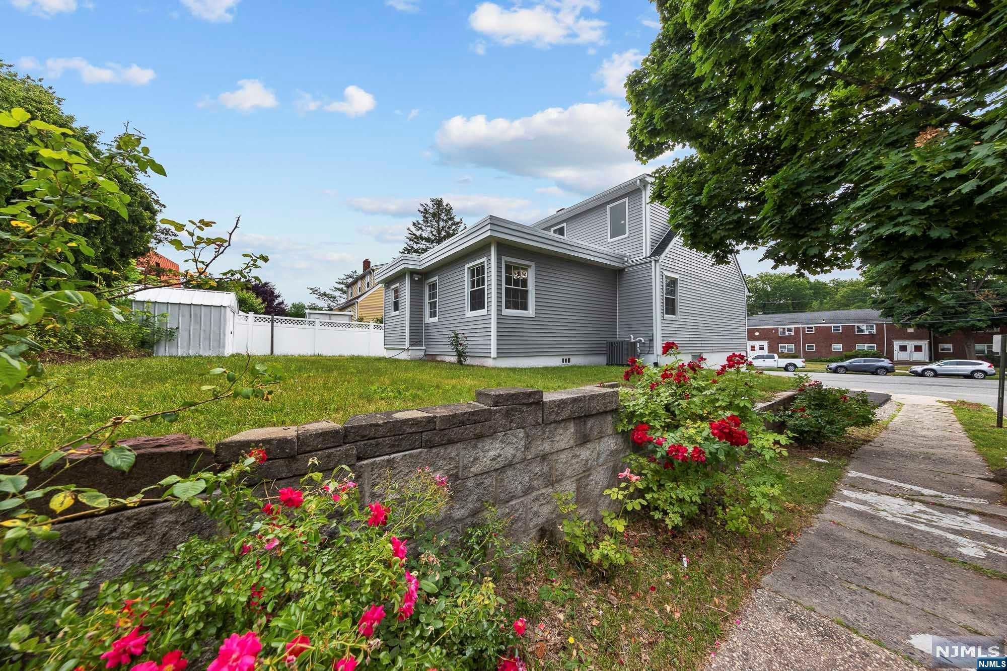 419 Esplanade