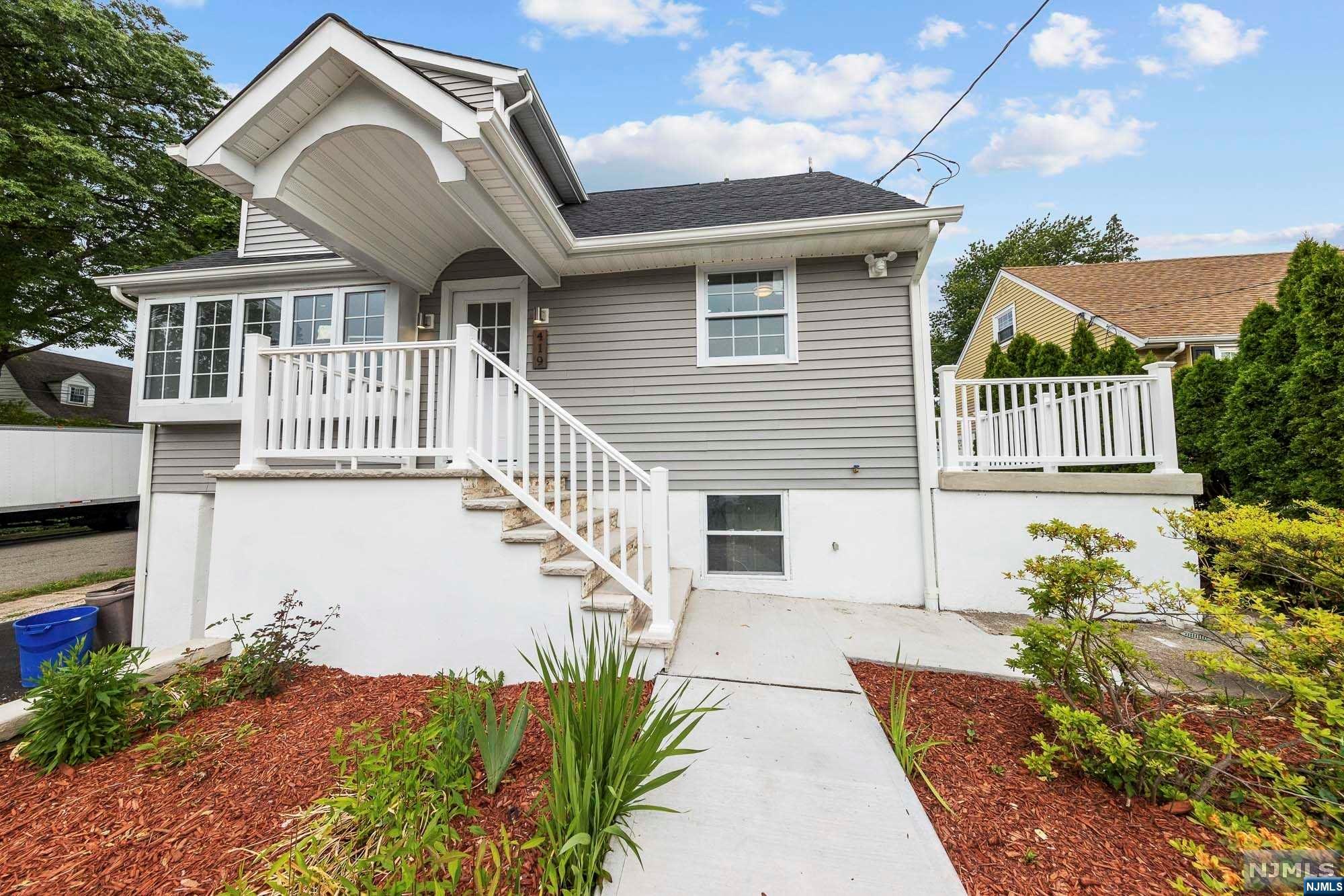 419 Esplanade