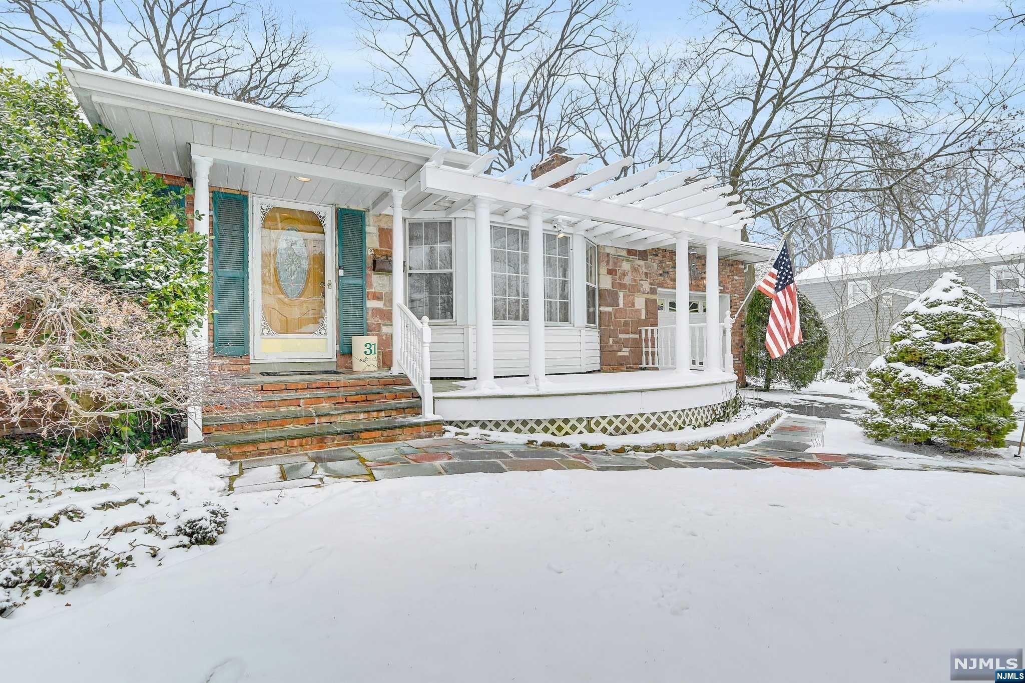 31 Pavonia Avenue