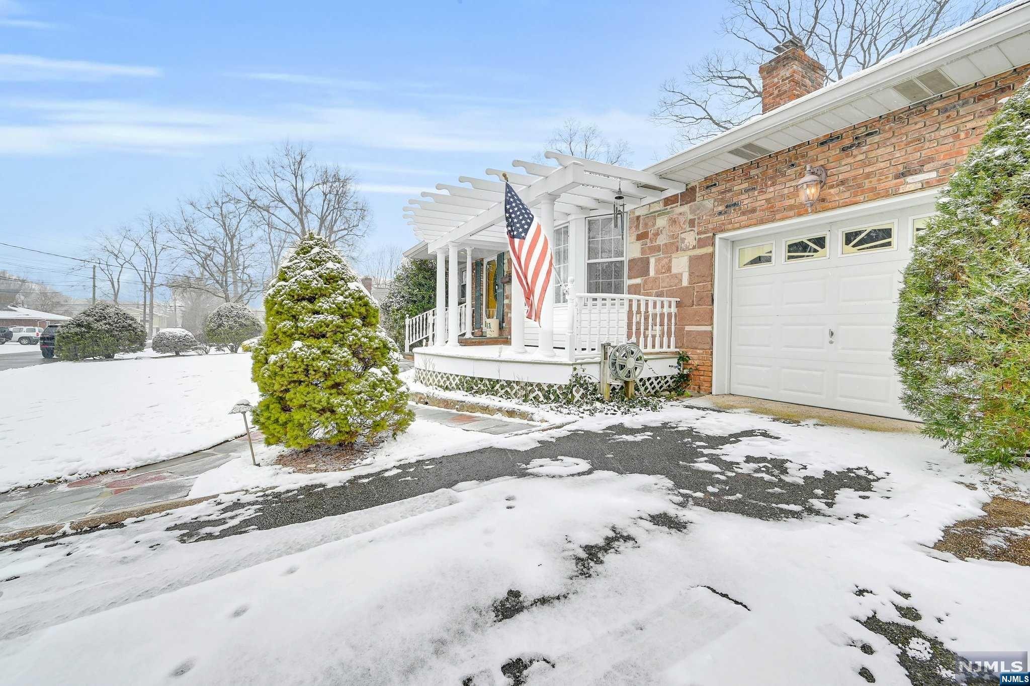 31 Pavonia Avenue
