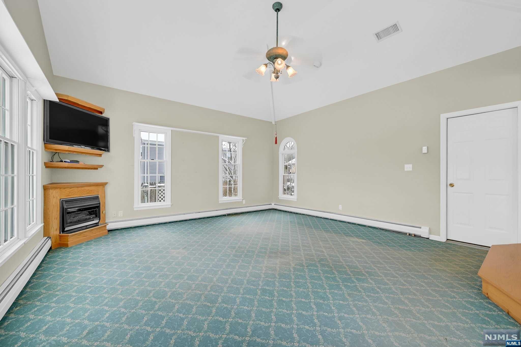 31 Pavonia Avenue