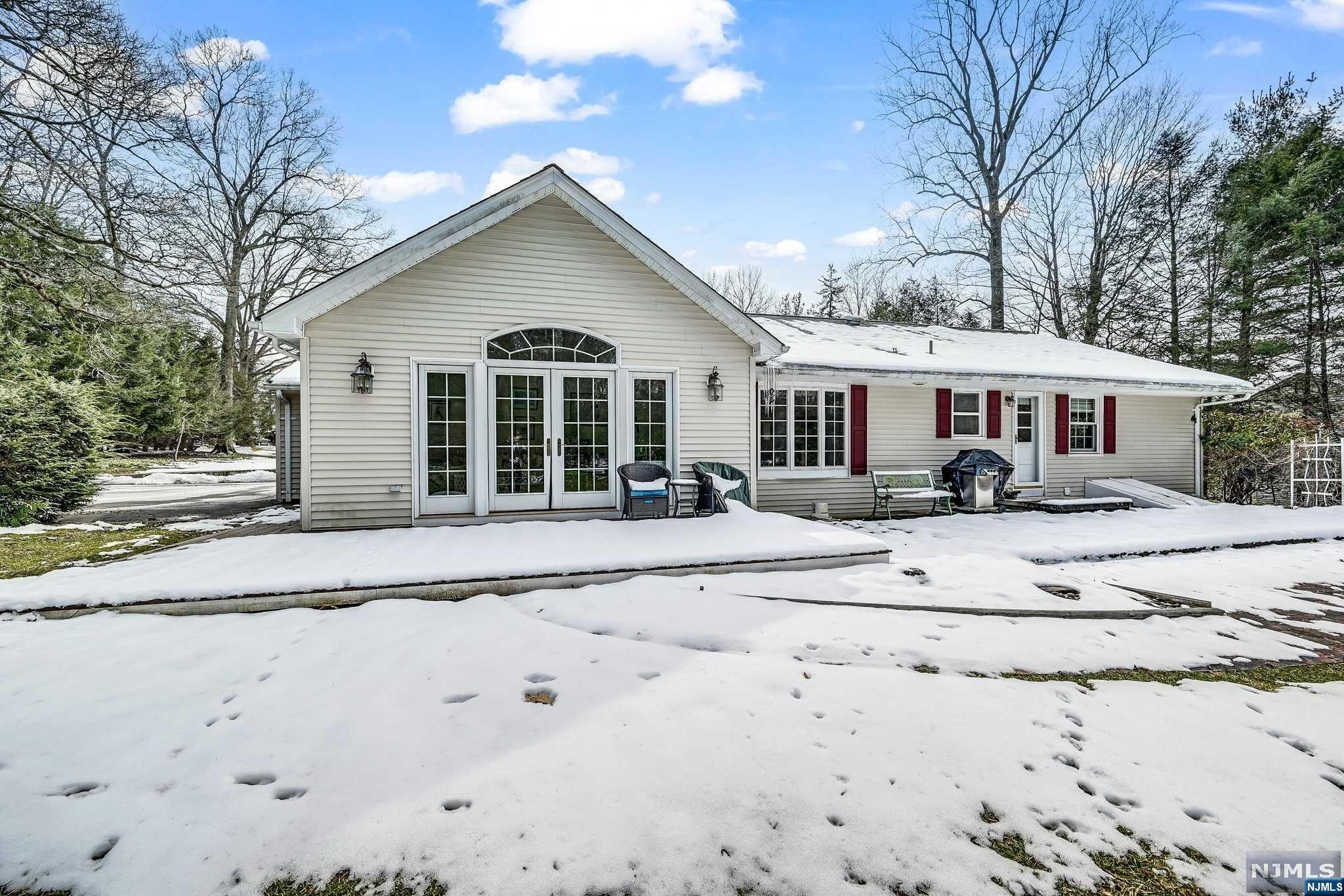 85 Akers Avenue