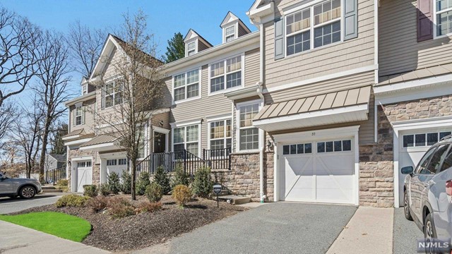 32 Pineview Drive