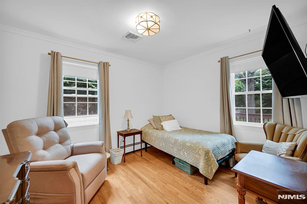 15 W Park Avenue