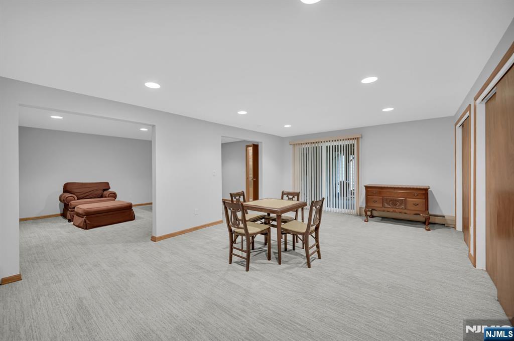 6 Queen Court