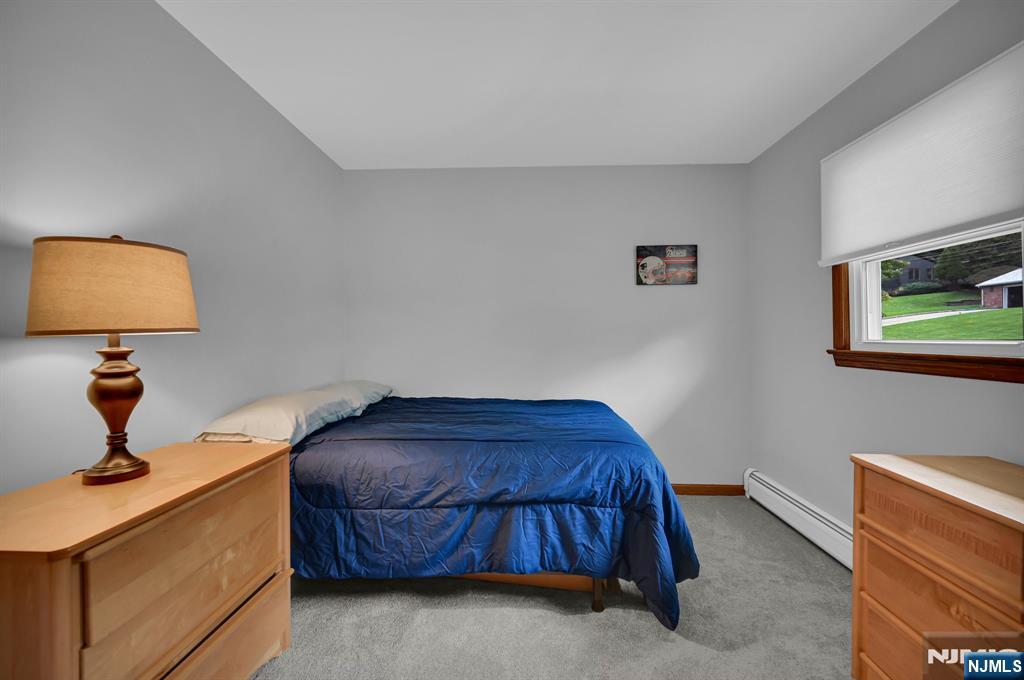 6 Queen Court