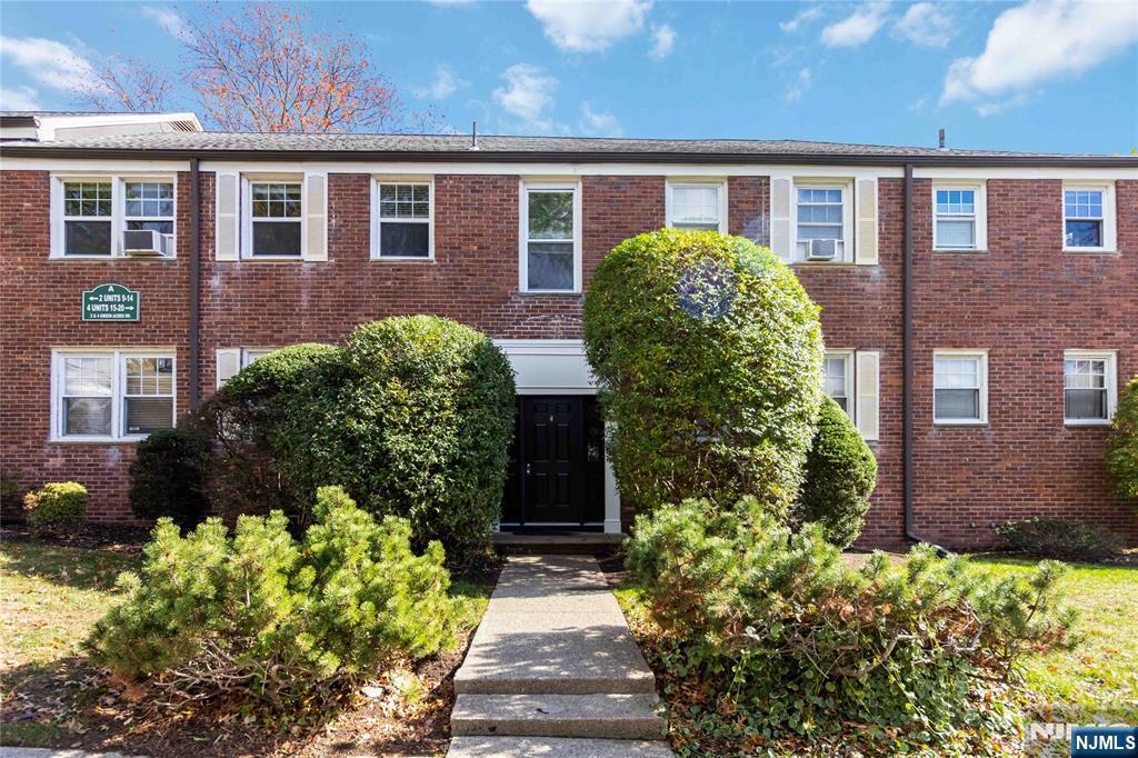 349 Bloomfield Avenue Building 4, #18