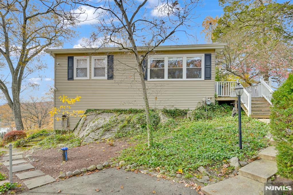 64 Bellot Road