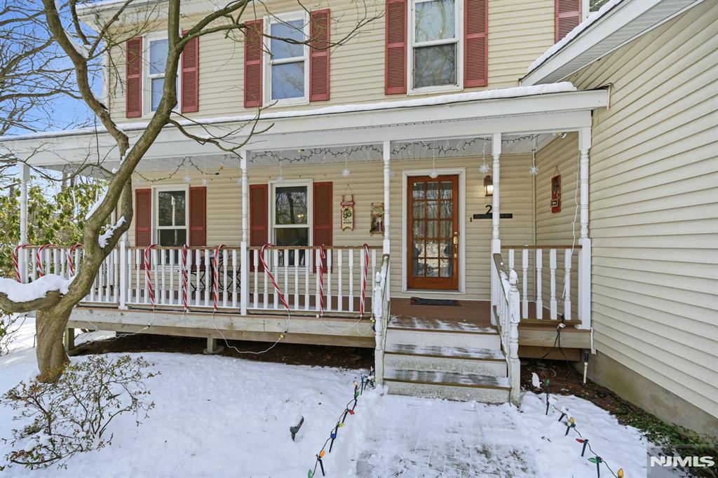 27 Saddle River Road