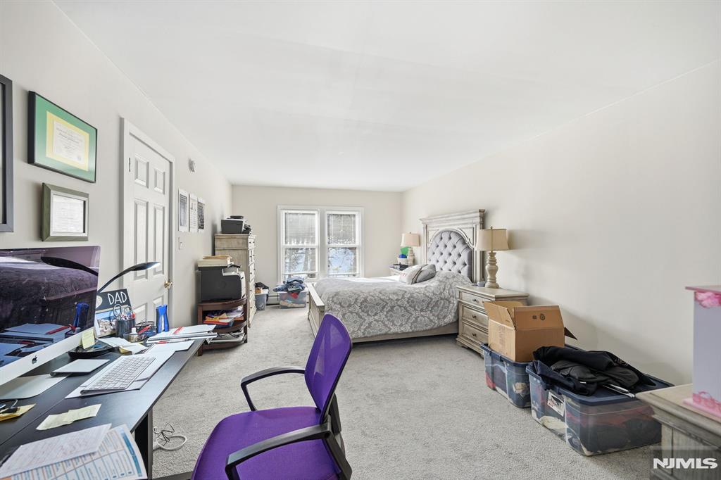 27 Saddle River Road