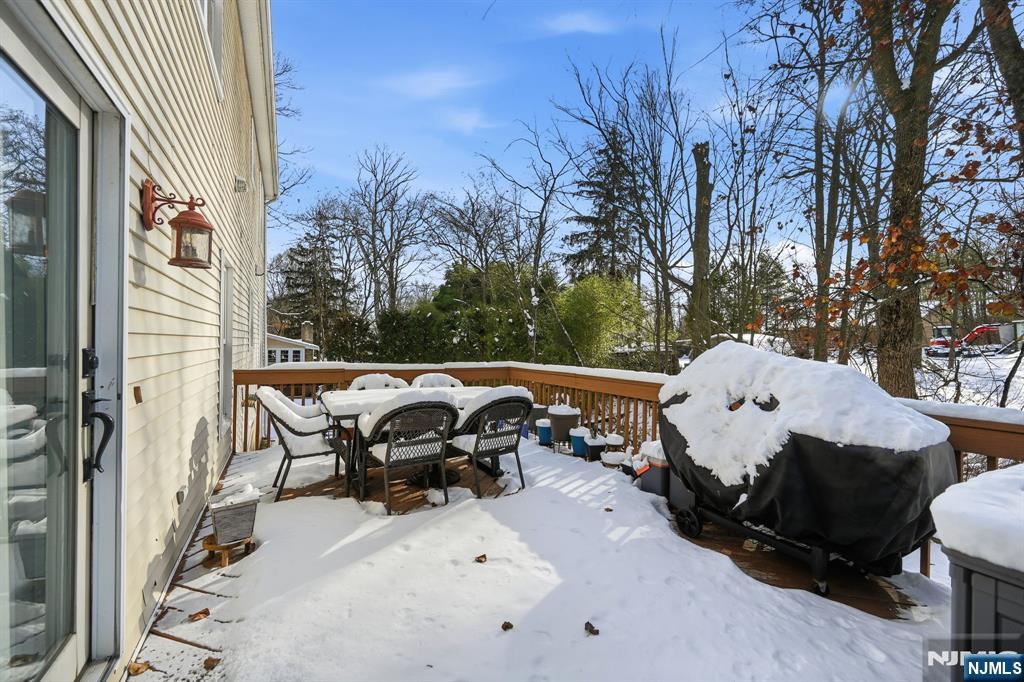 27 Saddle River Road