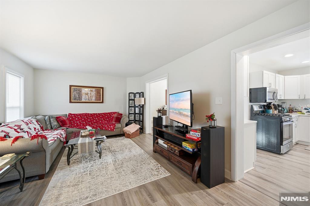 27 Saddle River Road