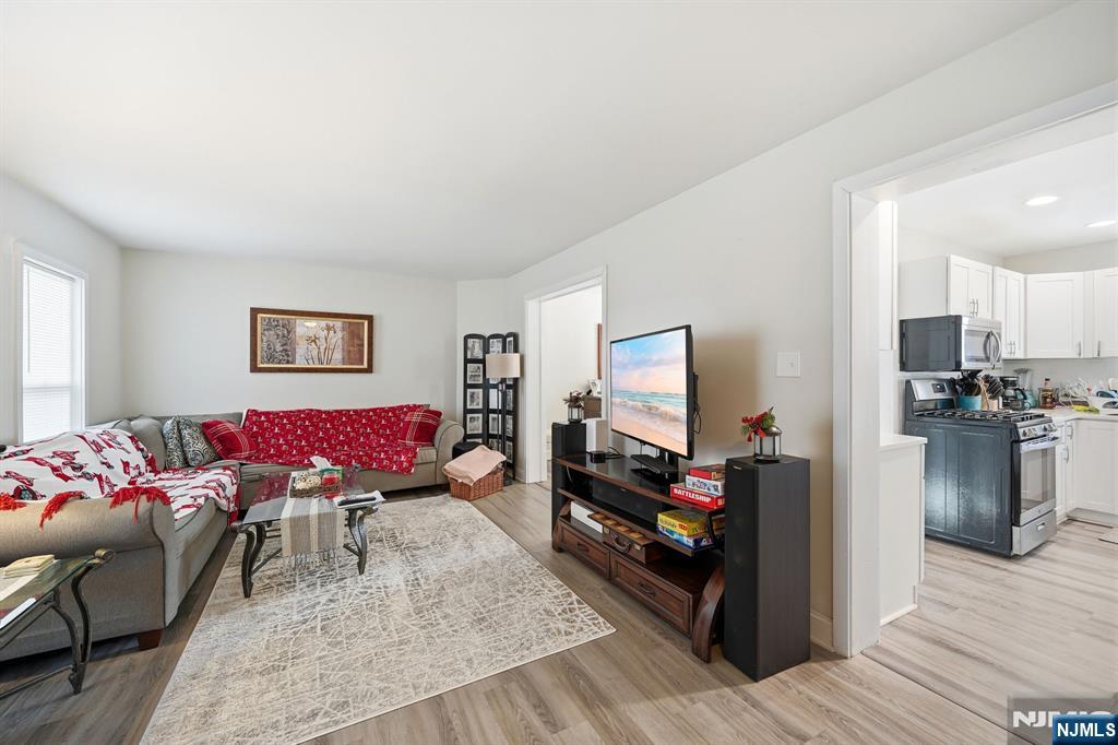 27 Saddle River Road