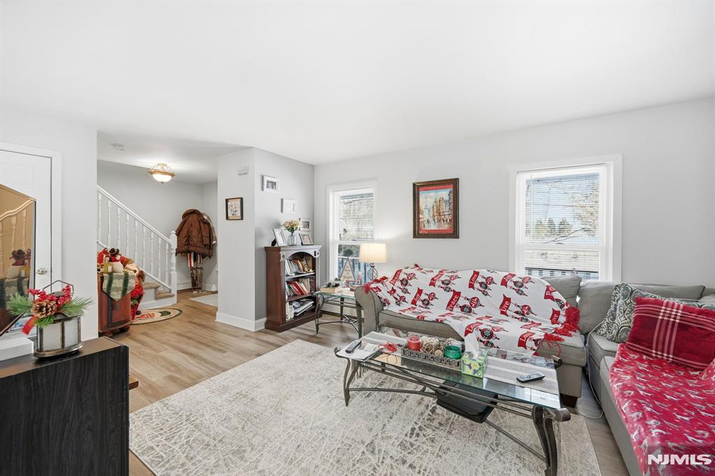 27 Saddle River Road