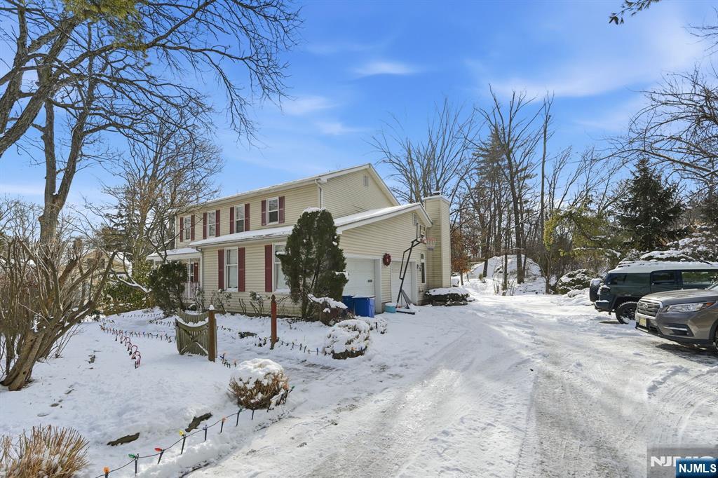 27 Saddle River Road