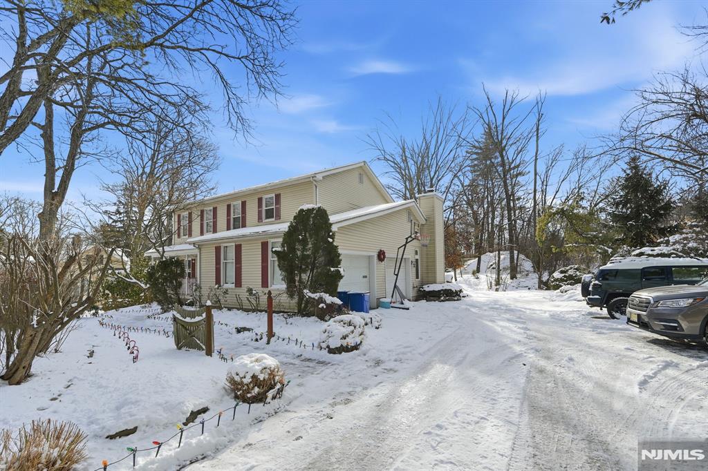 27 Saddle River Road