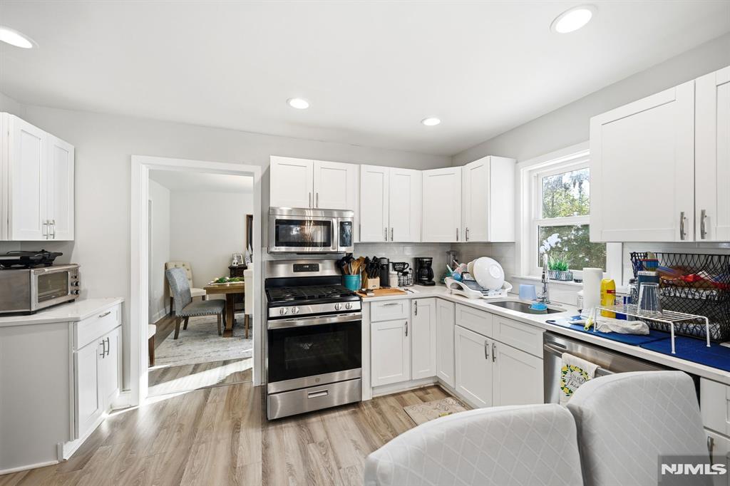 27 Saddle River Road