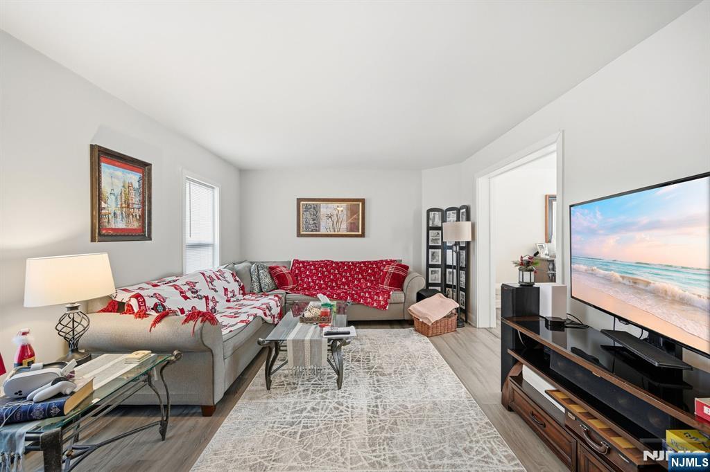 27 Saddle River Road