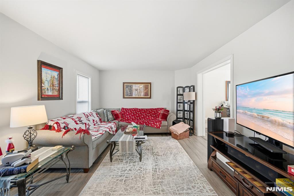 27 Saddle River Road