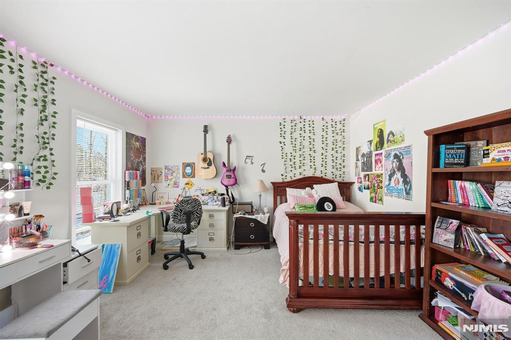 27 Saddle River Road