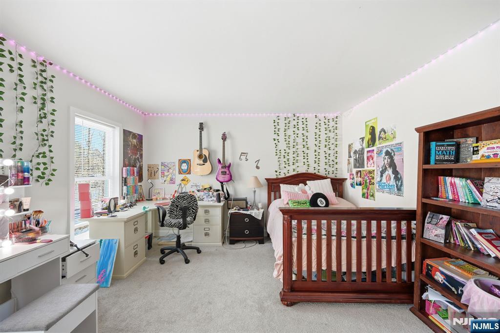 27 Saddle River Road