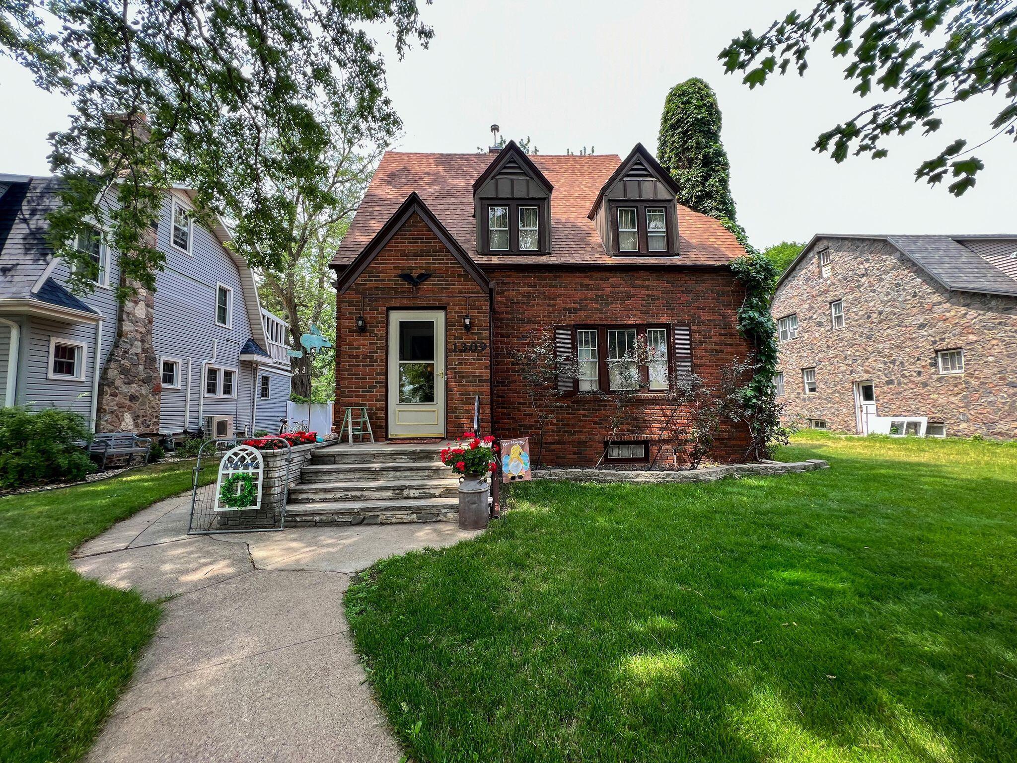 1309 Wisconsin Ave SW