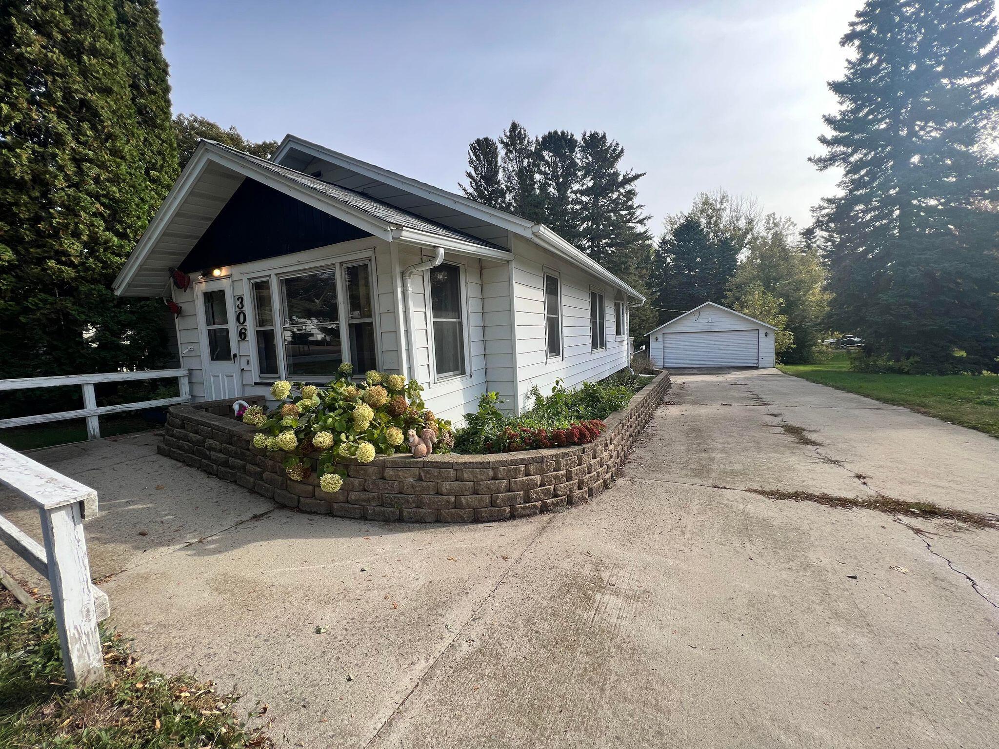 306 Joliet Ave SE