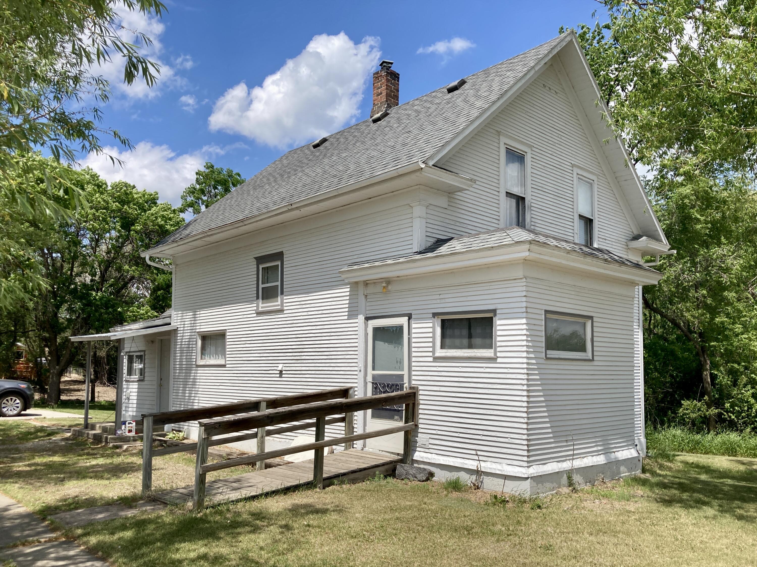 110 1st St NE