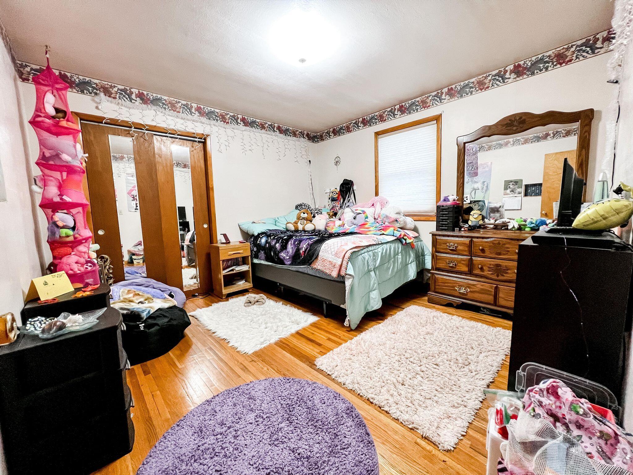 582 Custer Ave NE