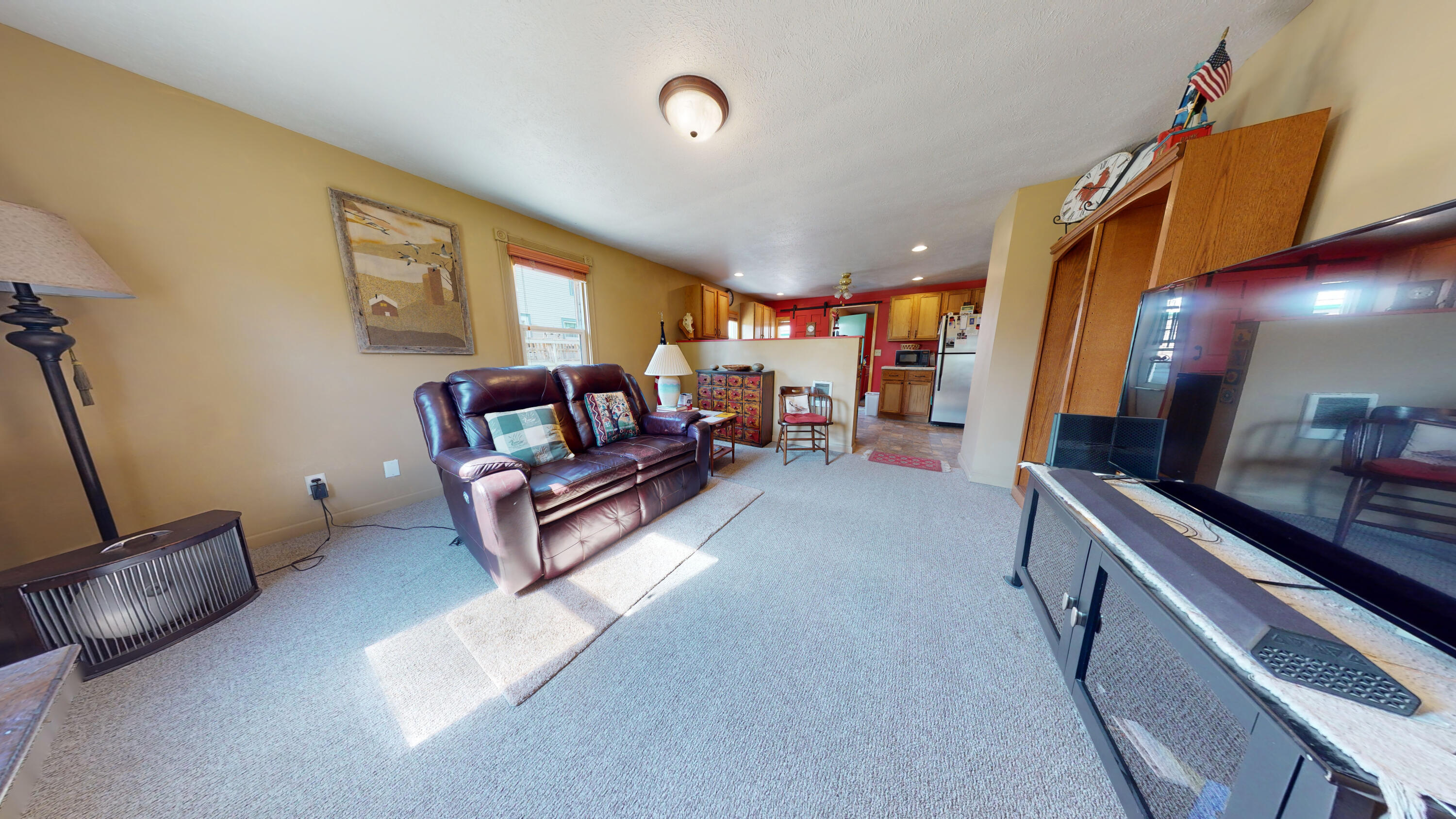 555 Lawnridge Ave NE