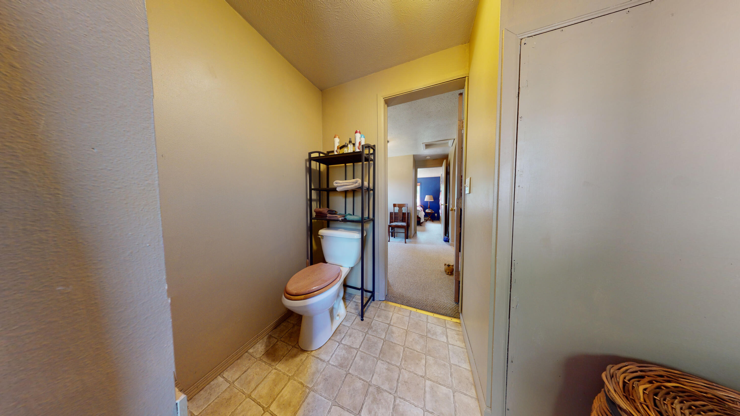 555 Lawnridge Ave NE