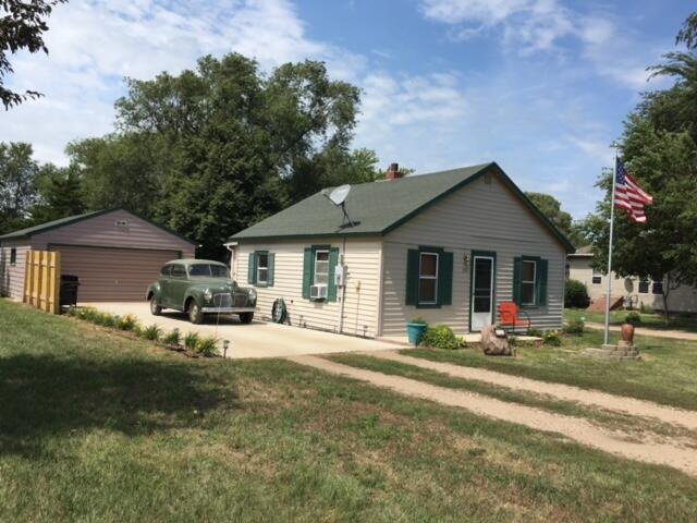 555 Lawnridge Ave NE