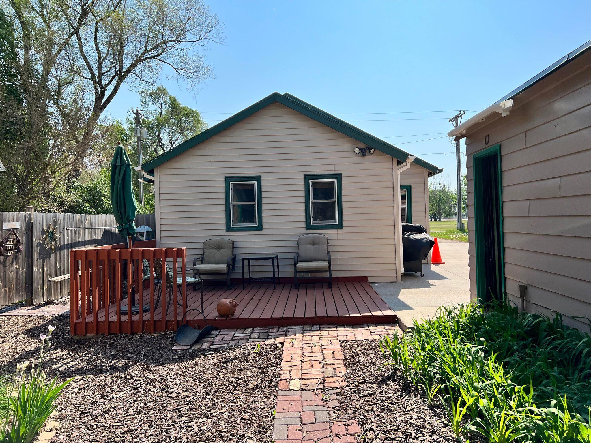 555 Lawnridge Ave NE