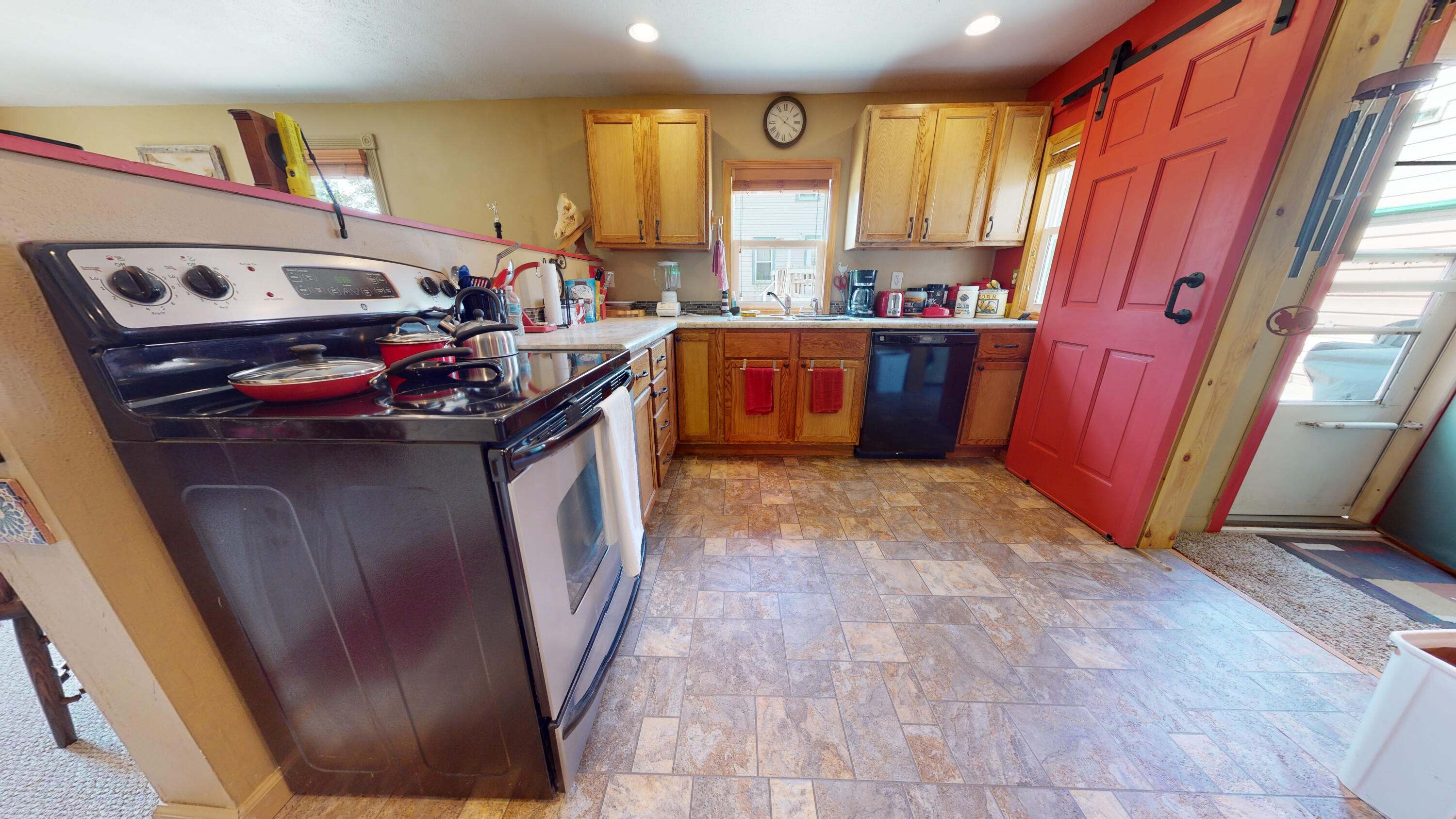 555 Lawnridge Ave NE