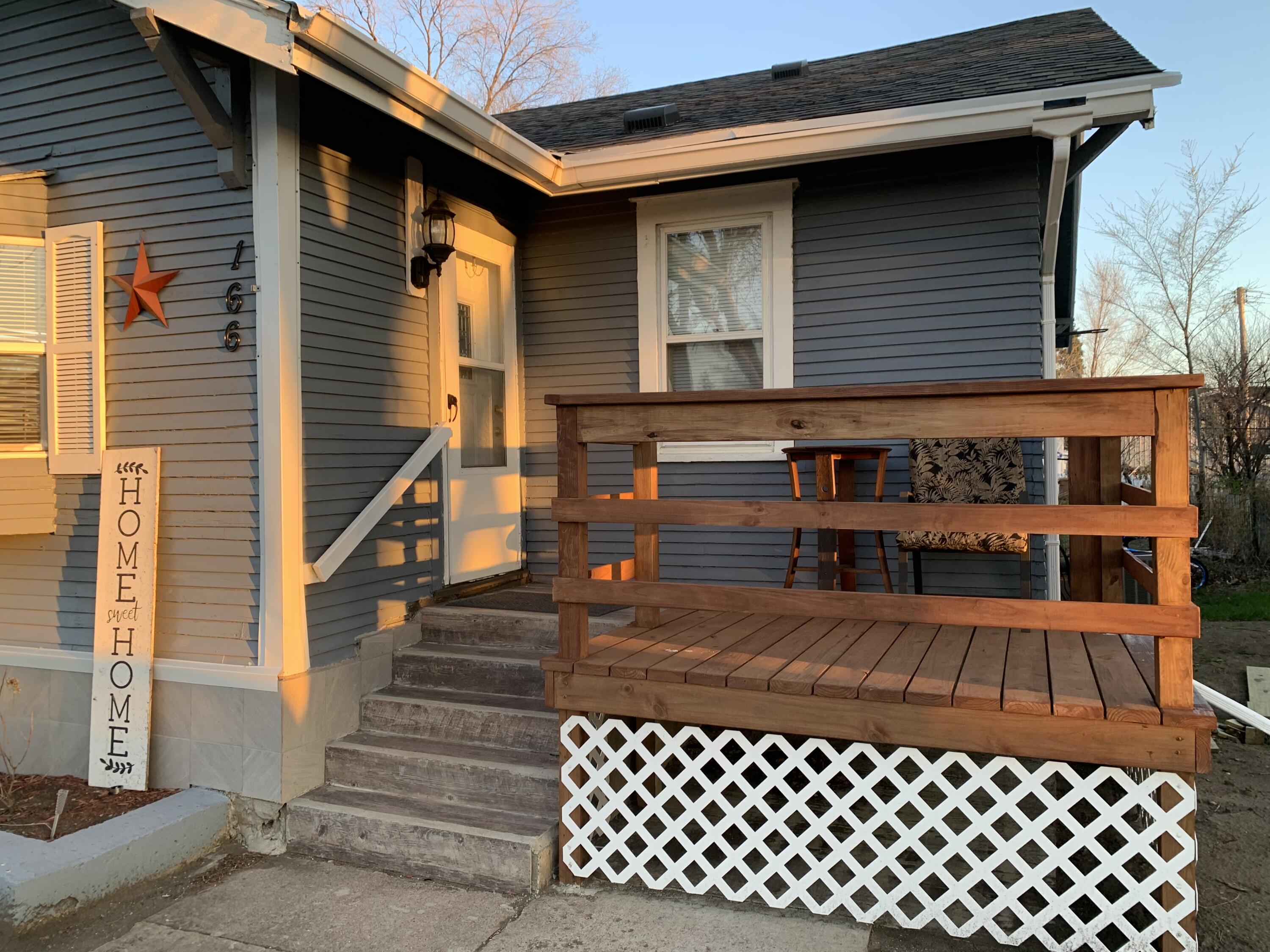 166 3rd St NE