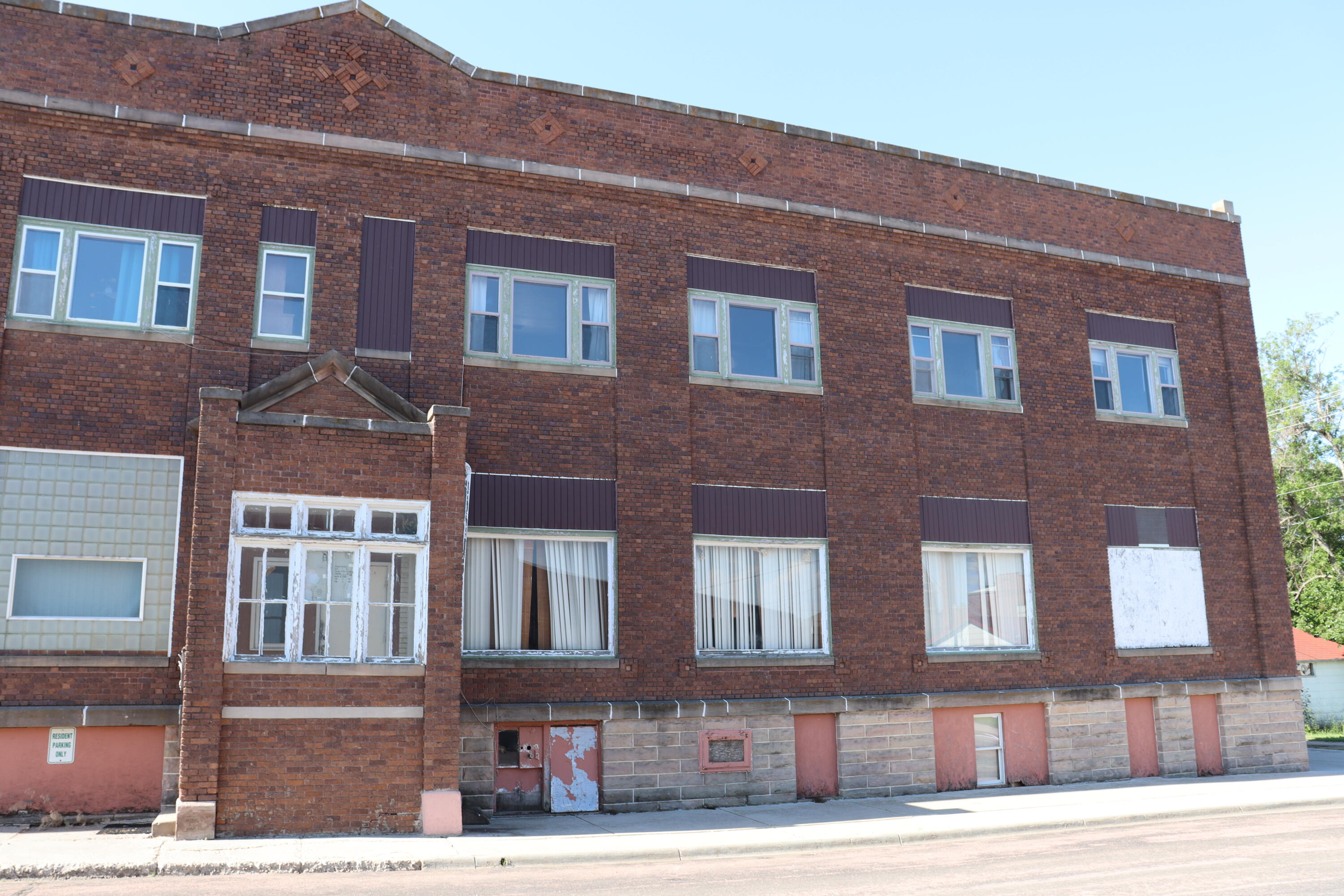 201 Dumont Ave