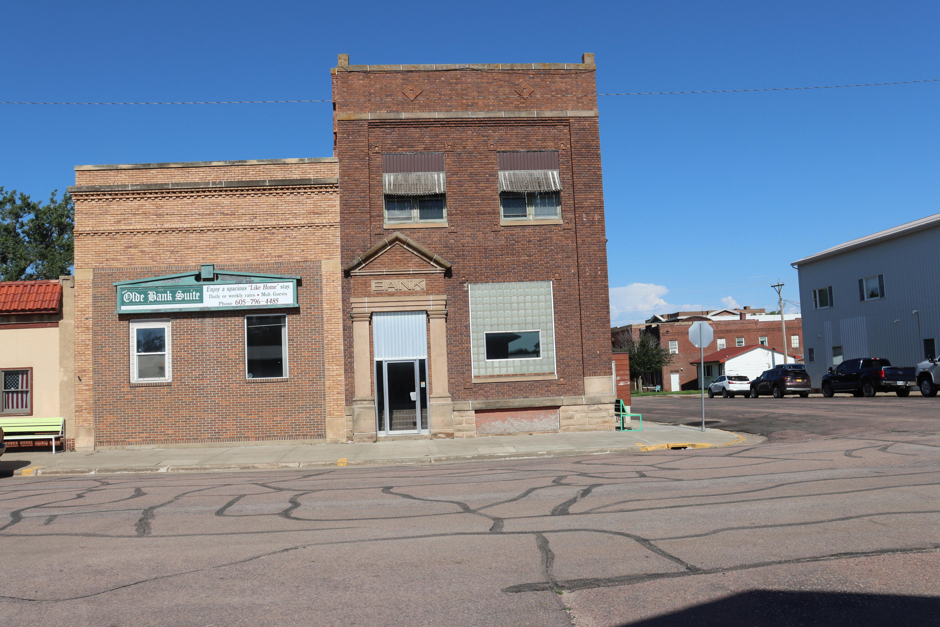 201 Dumont Ave