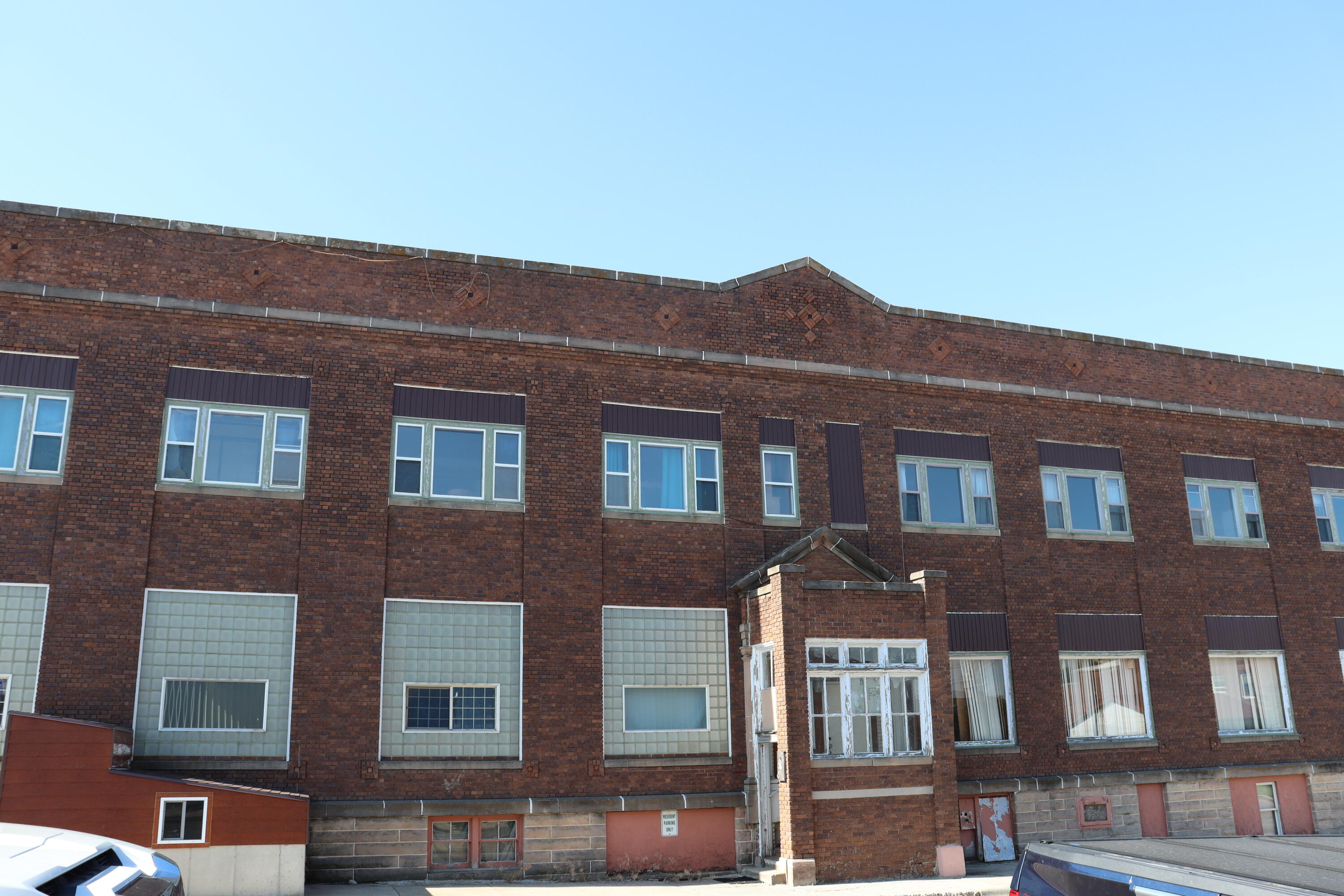 201 Dumont Ave