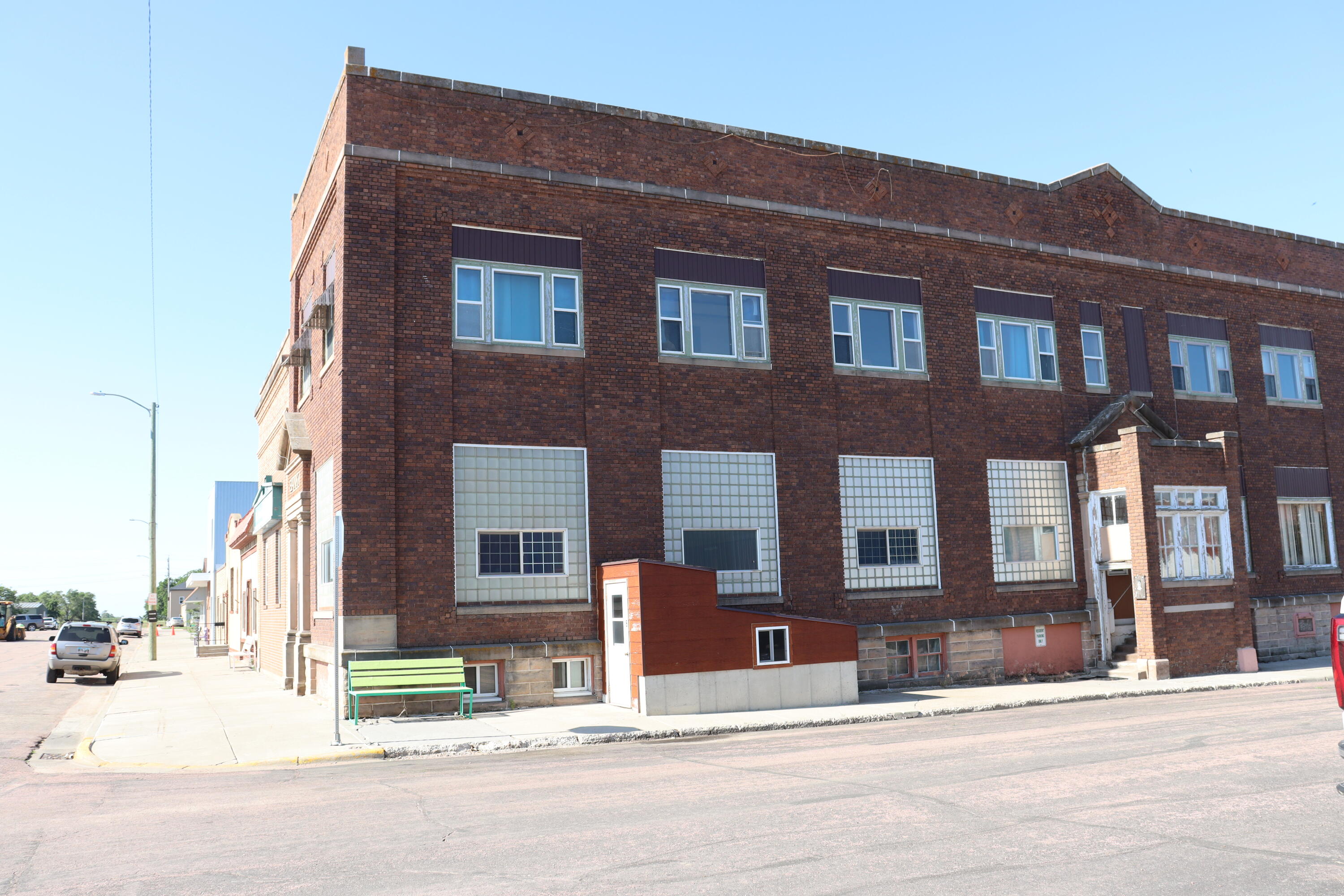 201 Dumont Ave