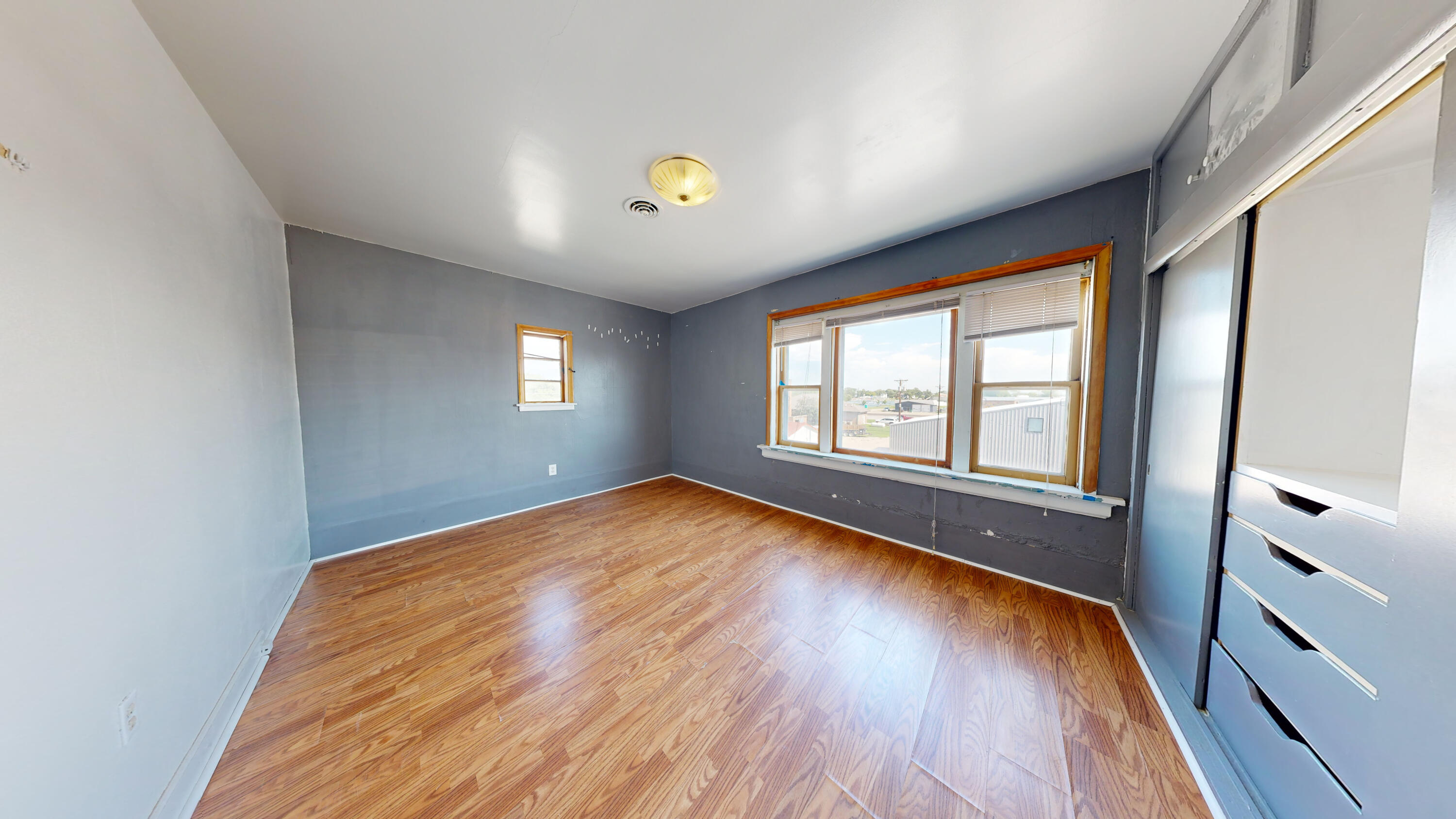 201 Dumont Ave