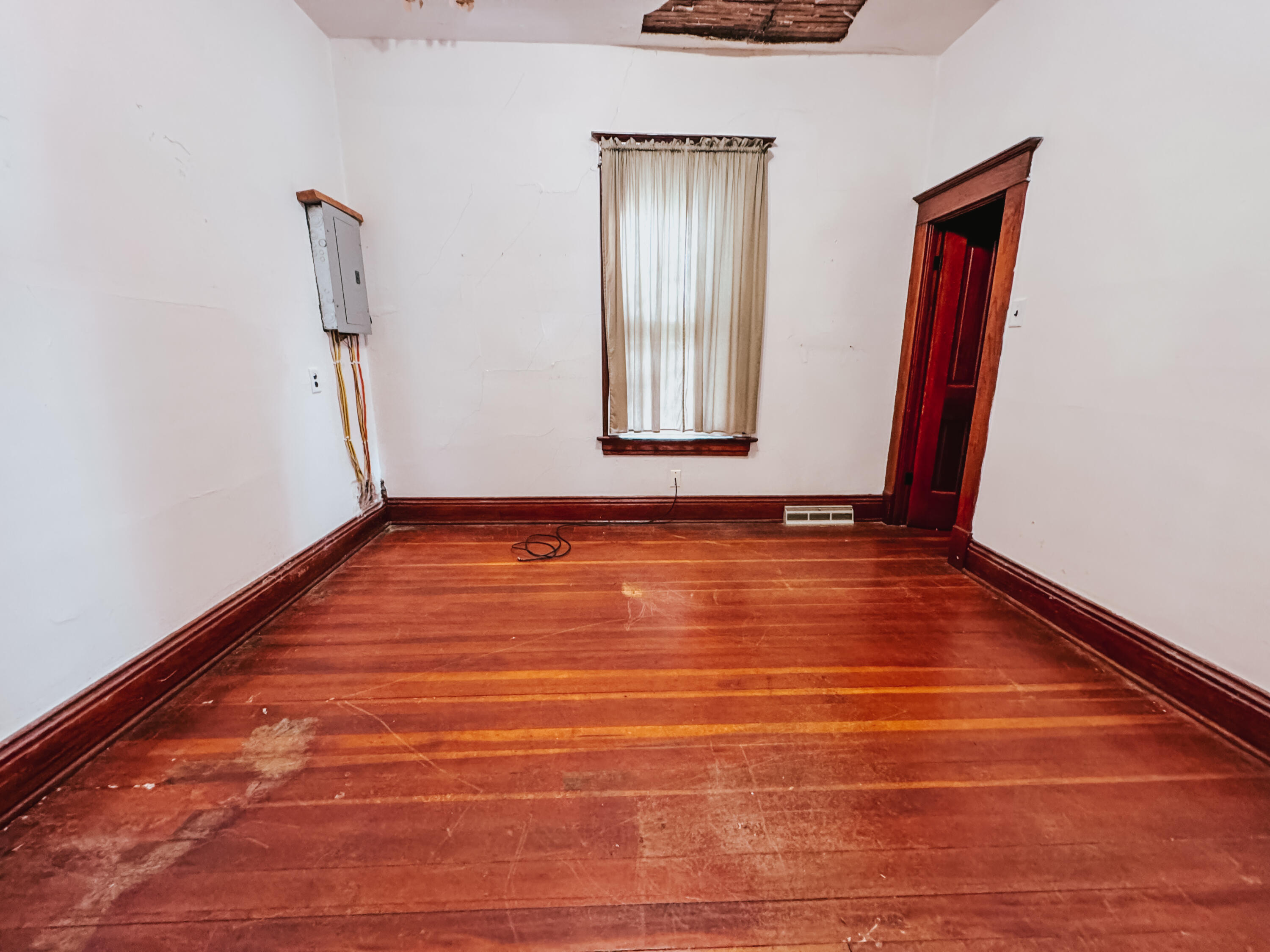 708 Simmons Ave SE