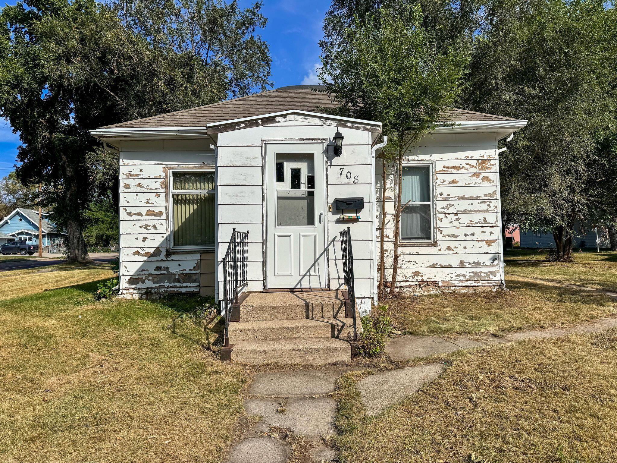 708 Simmons Ave SE