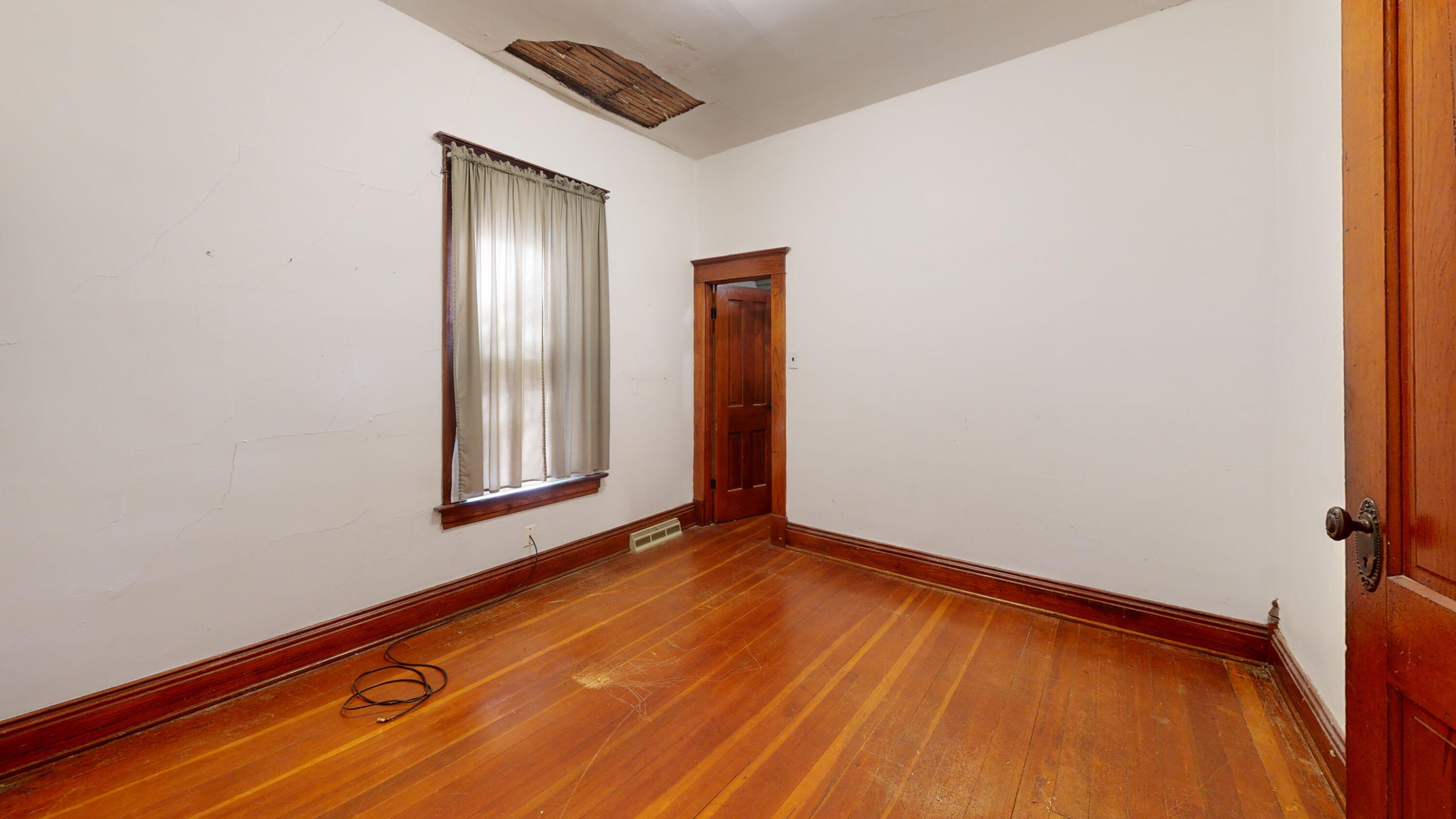 708 Simmons Ave SE