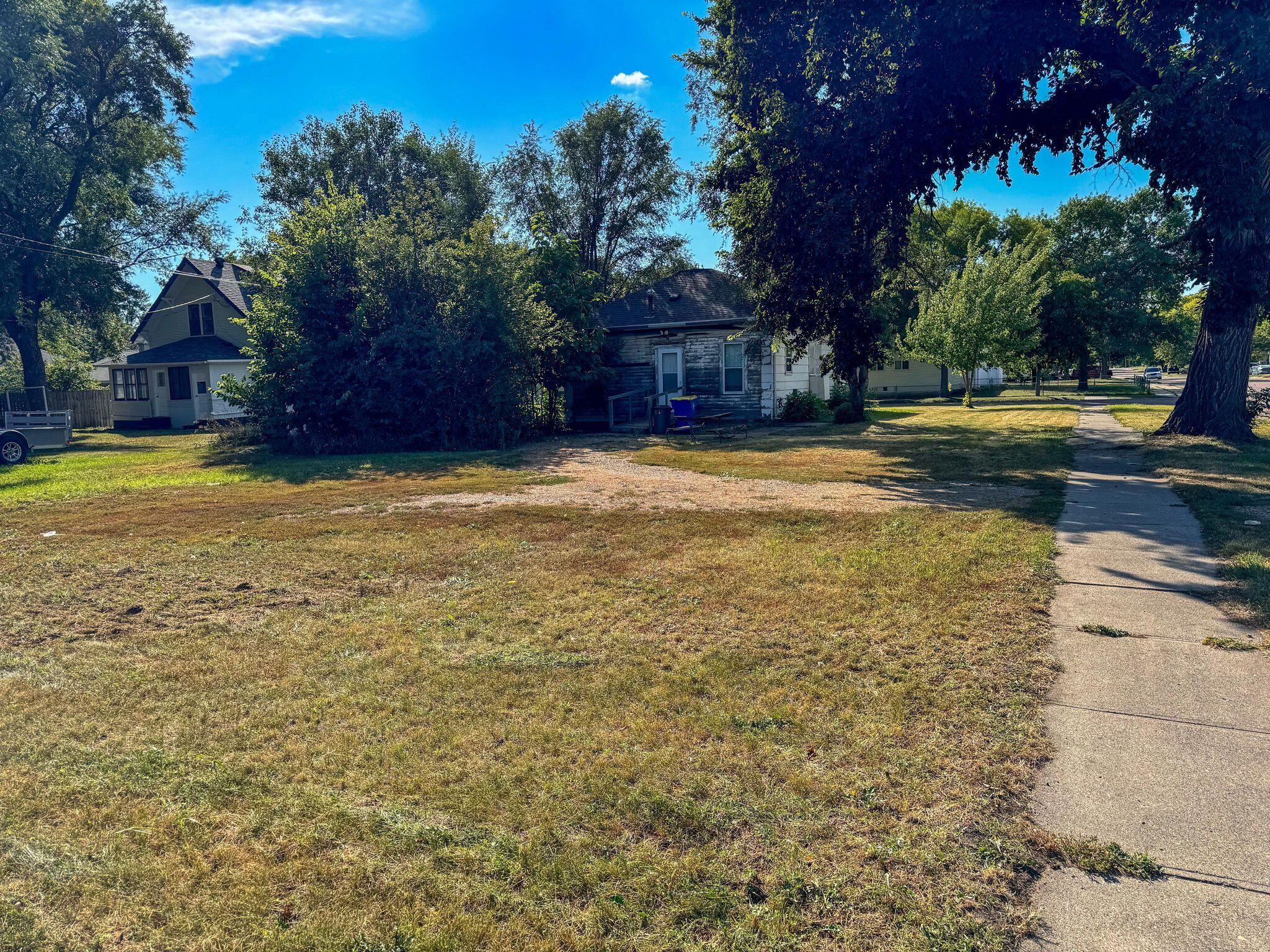 708 Simmons Ave SE