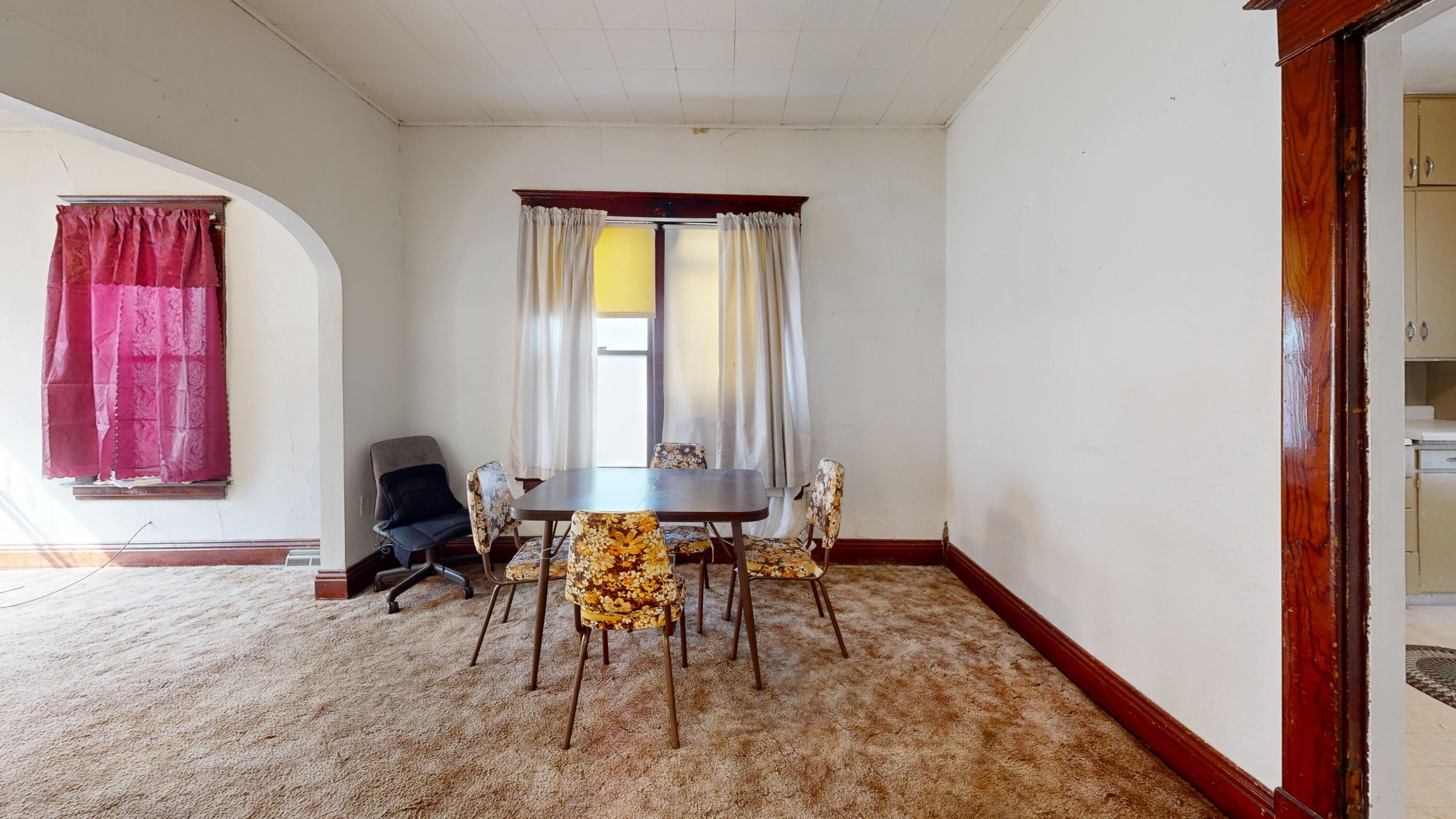 708 Simmons Ave SE