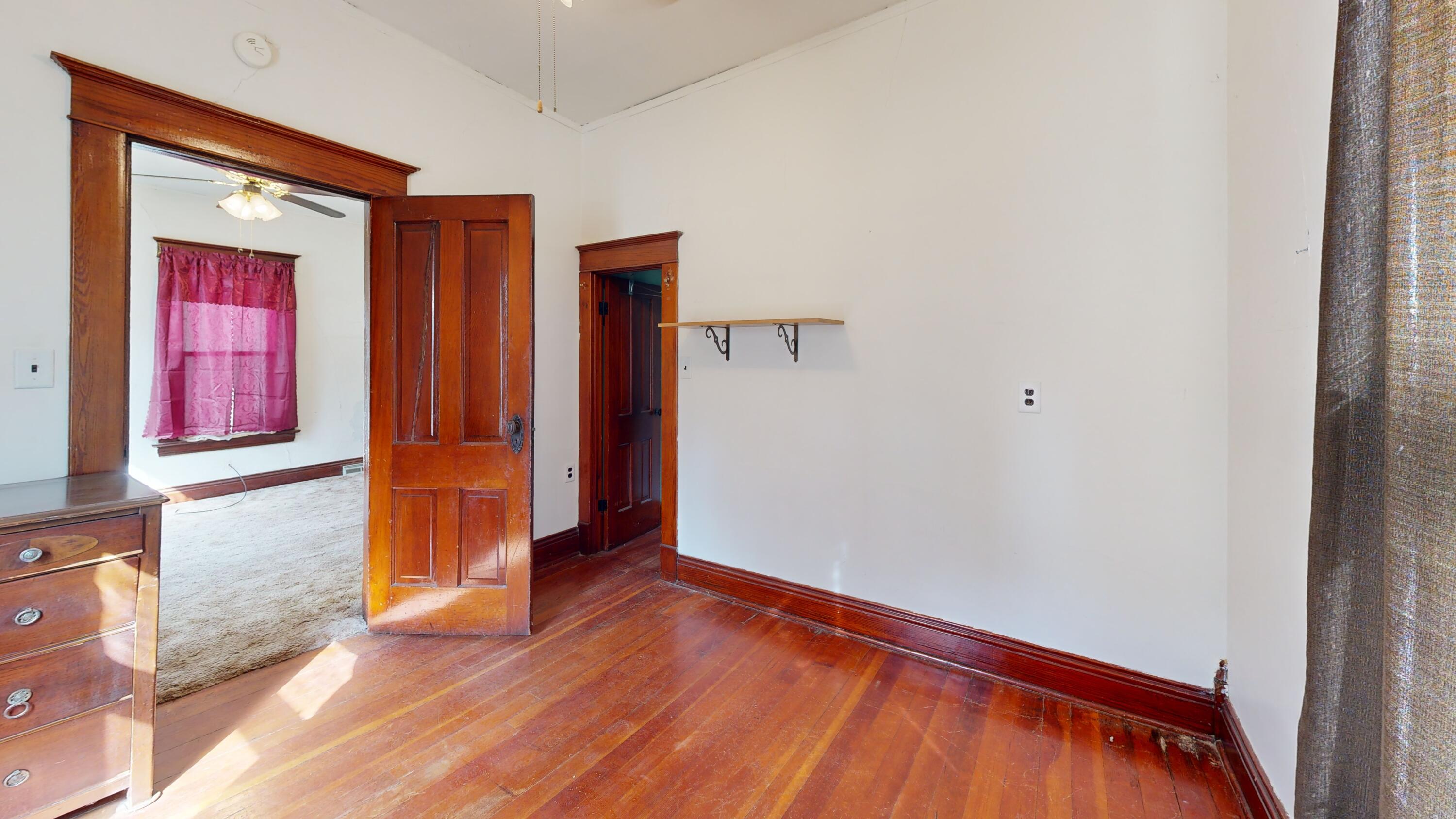 708 Simmons Ave SE