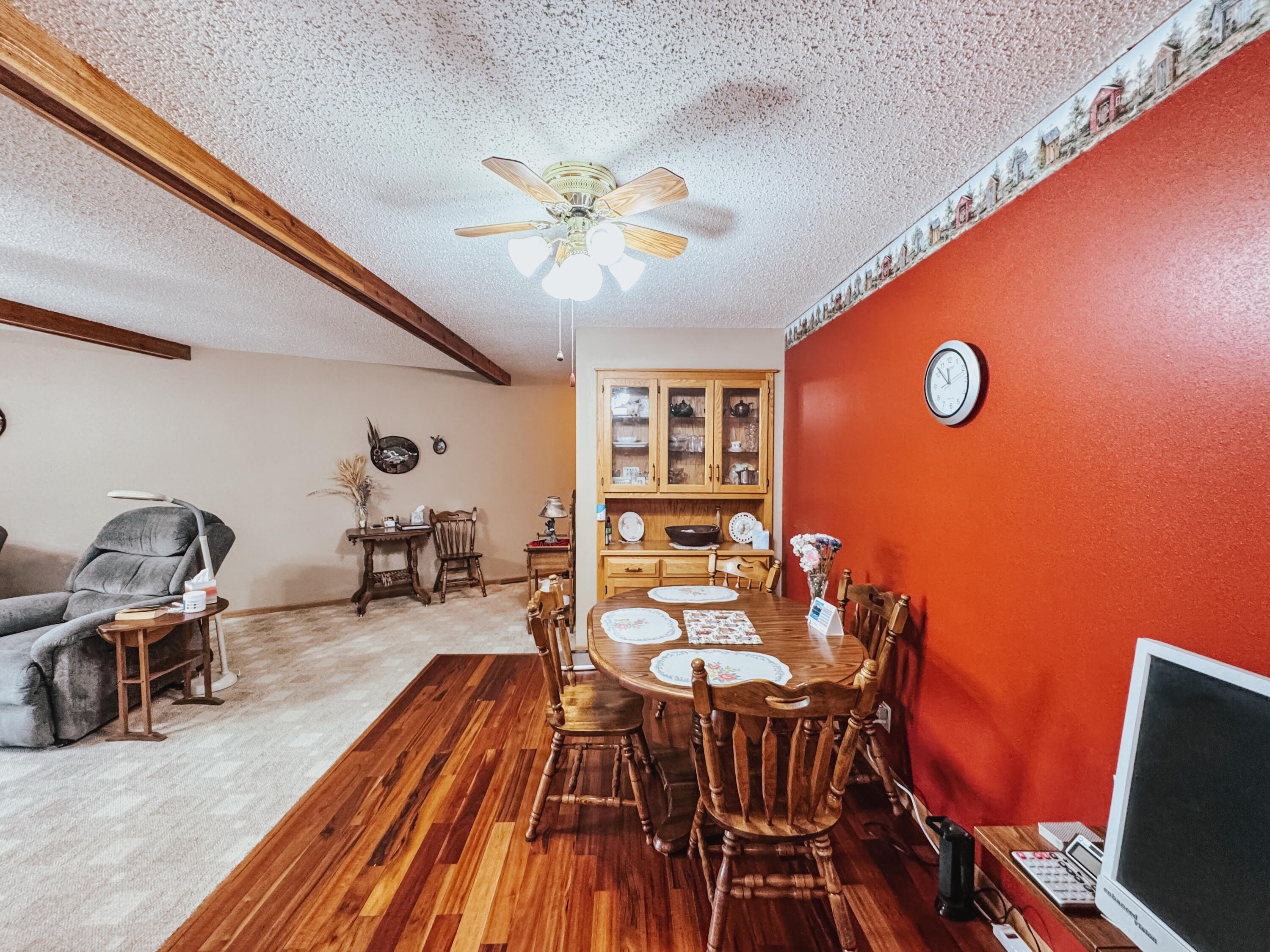 1940 Meadowlark Ln, 302